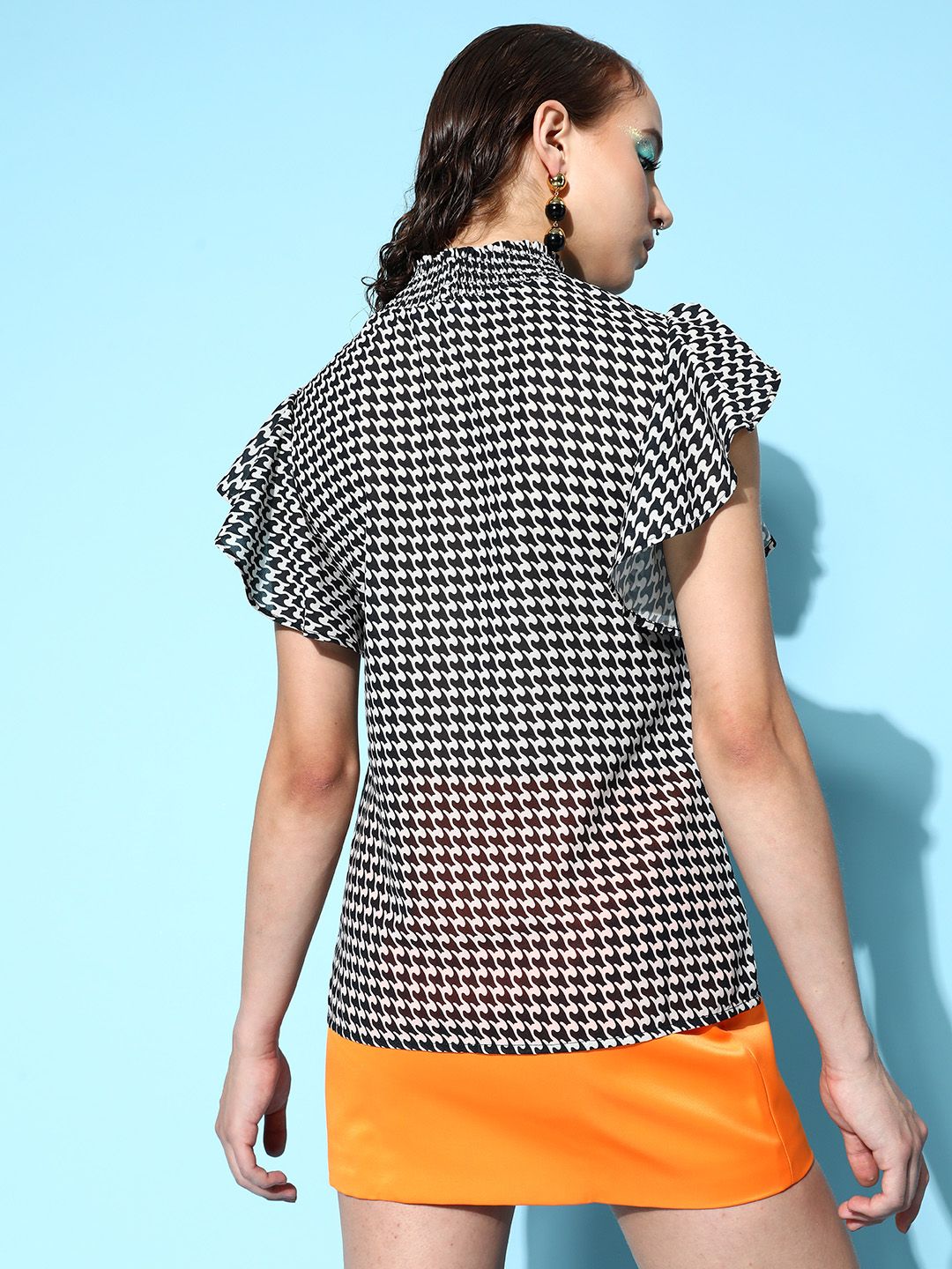 Berrylush White Geometric New Neckline Top