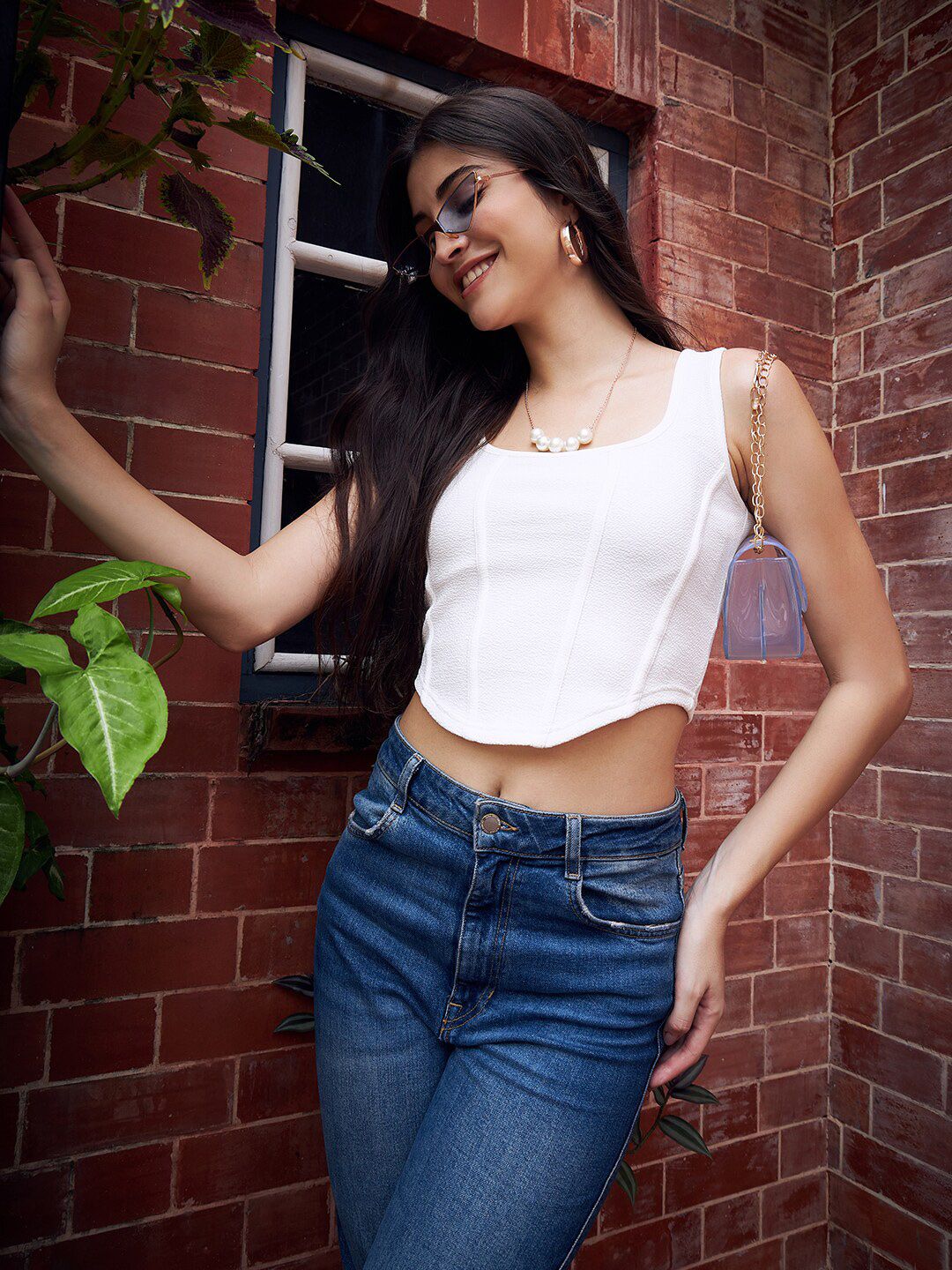 Berrylush White Square Neck Sleeveless Fitted Crop Top