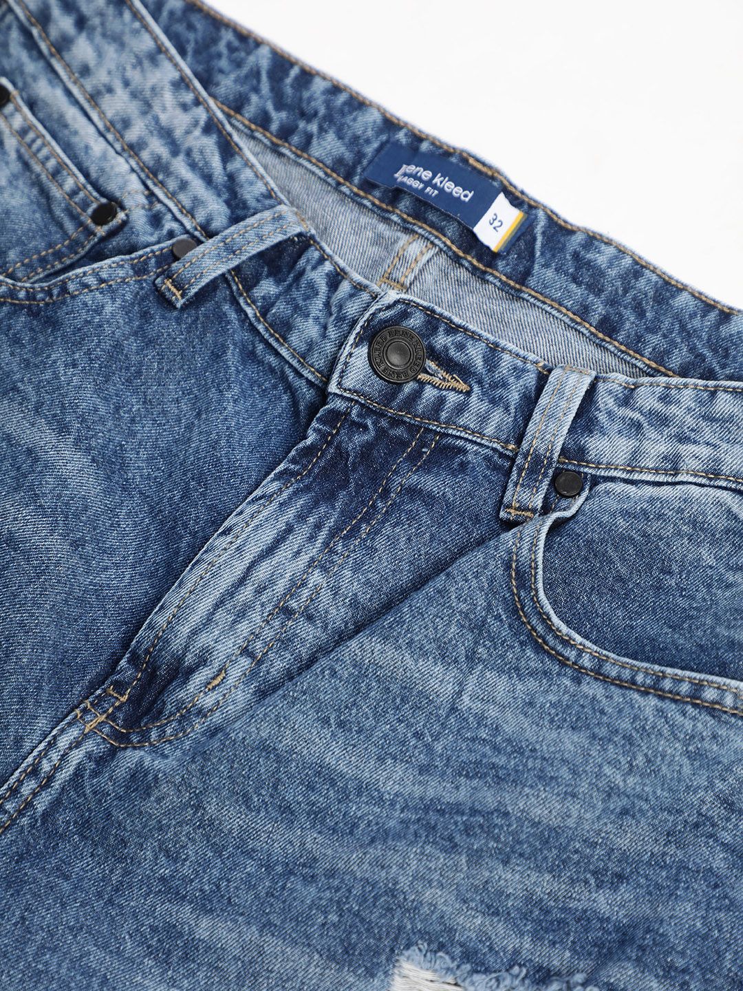 Bene Kleed Men Baggy Fit Distressed Denim Shorts