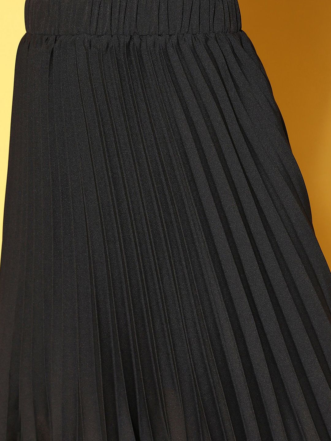 Berrylush   Black Solid Accordion Pleated Plisse Skirt