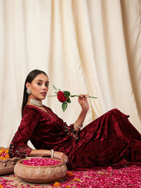 Shae by SASSAFRAS Floral Embroidered Thread Work Velvet Straight Kurta