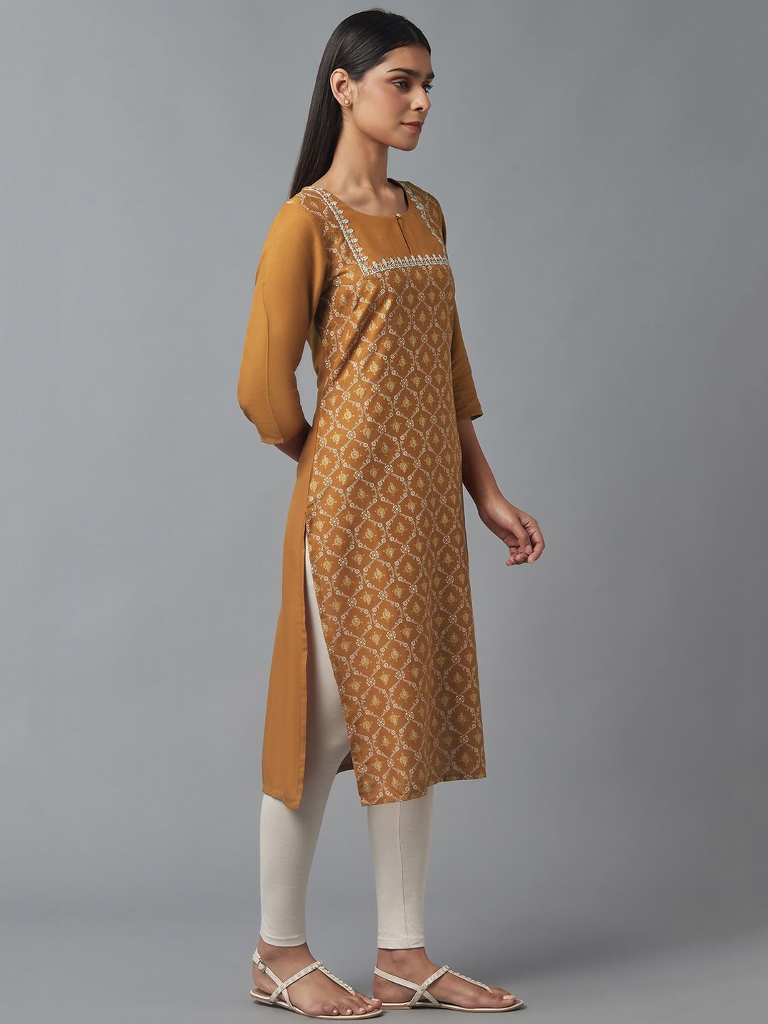 W Women Gold-Toned Ethnic Motifs Printed Thread Work Kurta