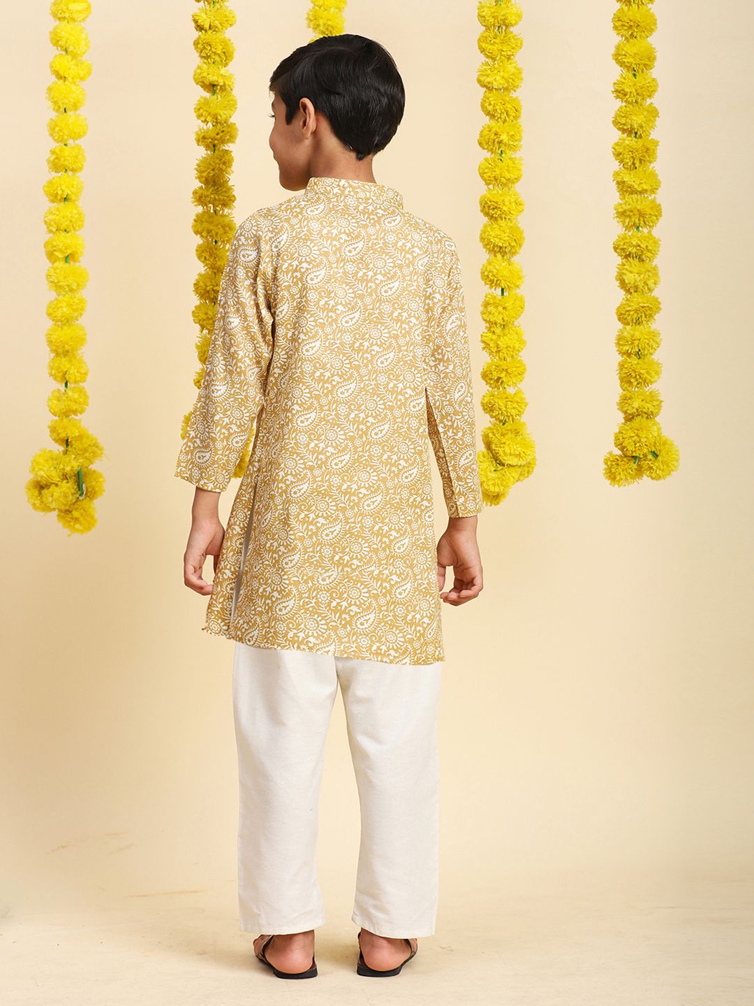 Cutiekins Boys Paisley Printed Mandarin Collar Straight Kurta with Pyjamas