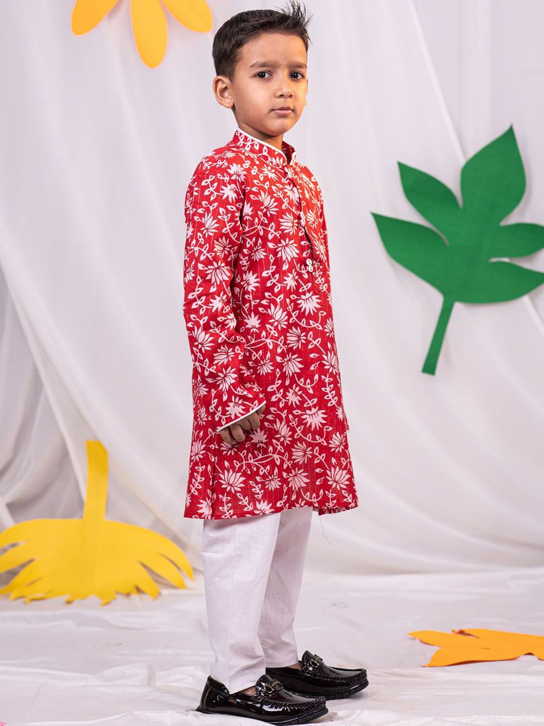 VASTRAMAY Boys Floral Printed Mandarin Collar Pure Cotton Straight Kurta with Trousers