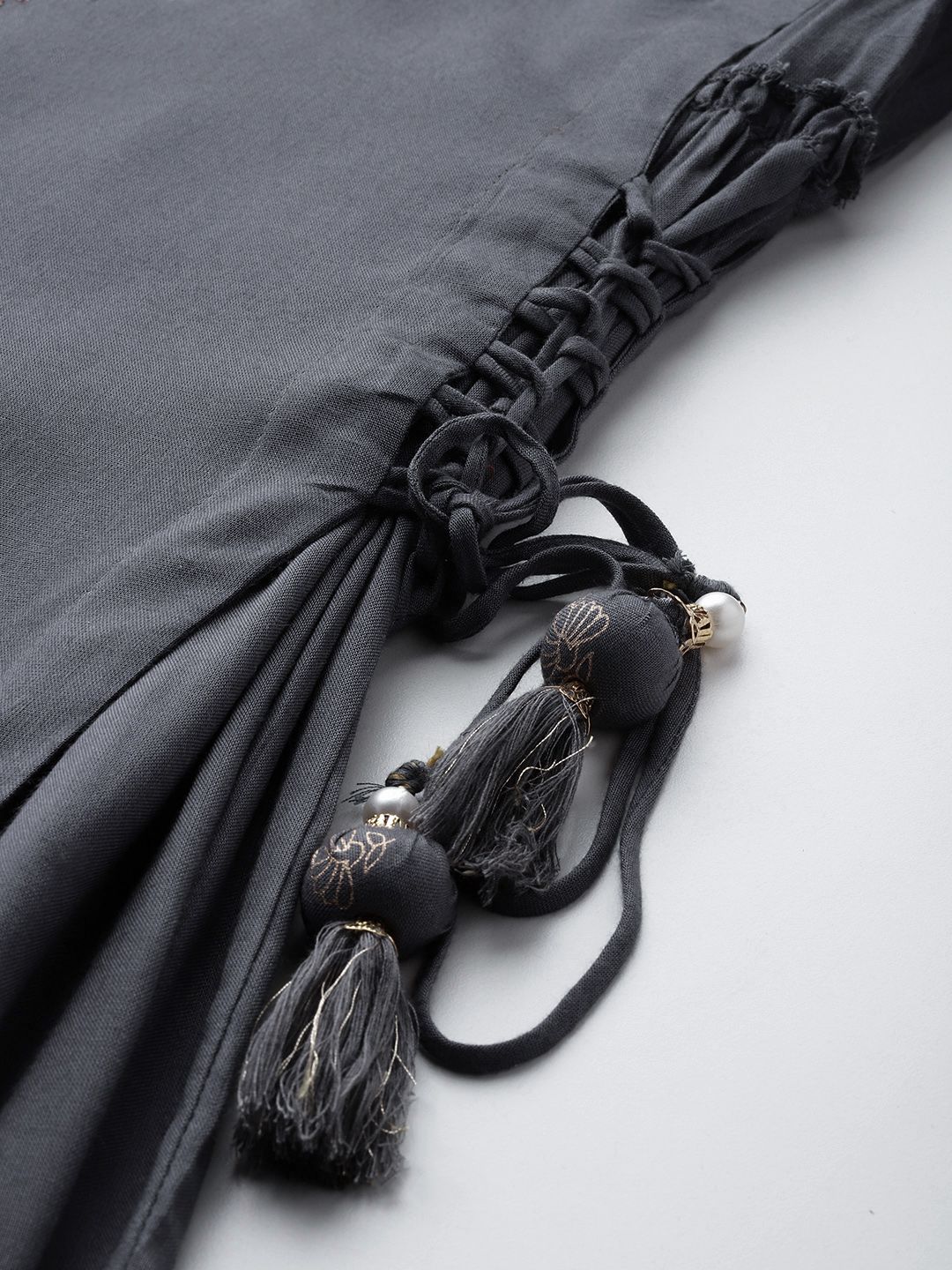 Kurta Berlapis Sulam Etnik Etnik Anouk dengan Dupatta