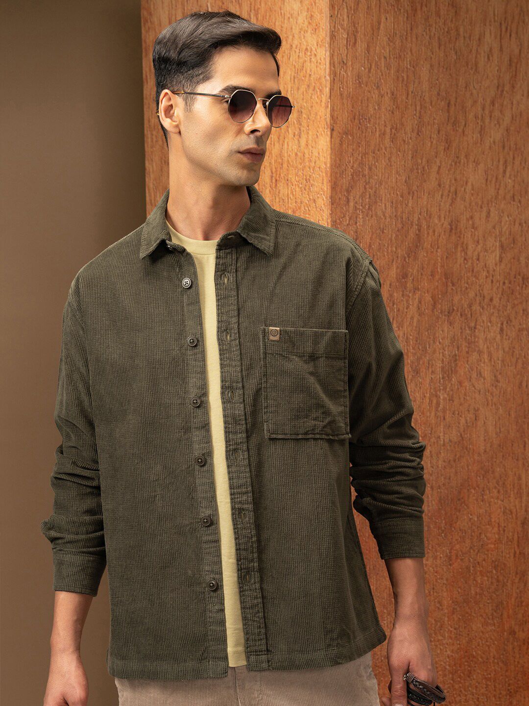 Lokomotif premium besar korduroy pepejal overshirt