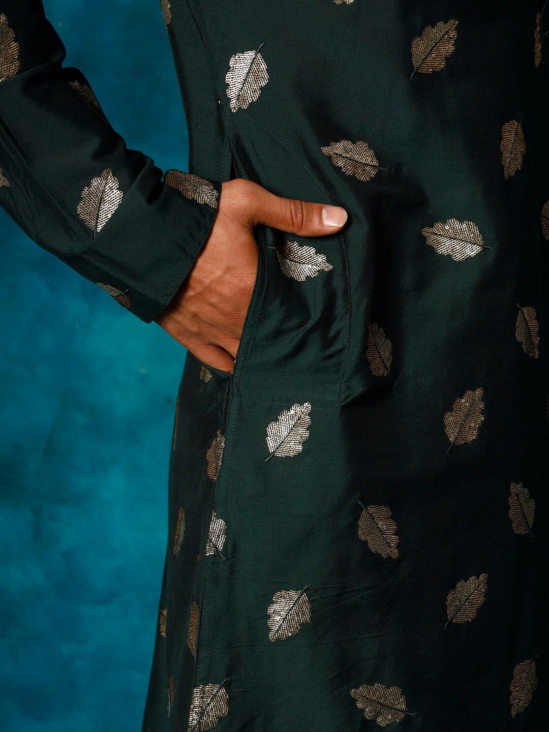 VASTRAMAY Embellished Thread Work Kurta
