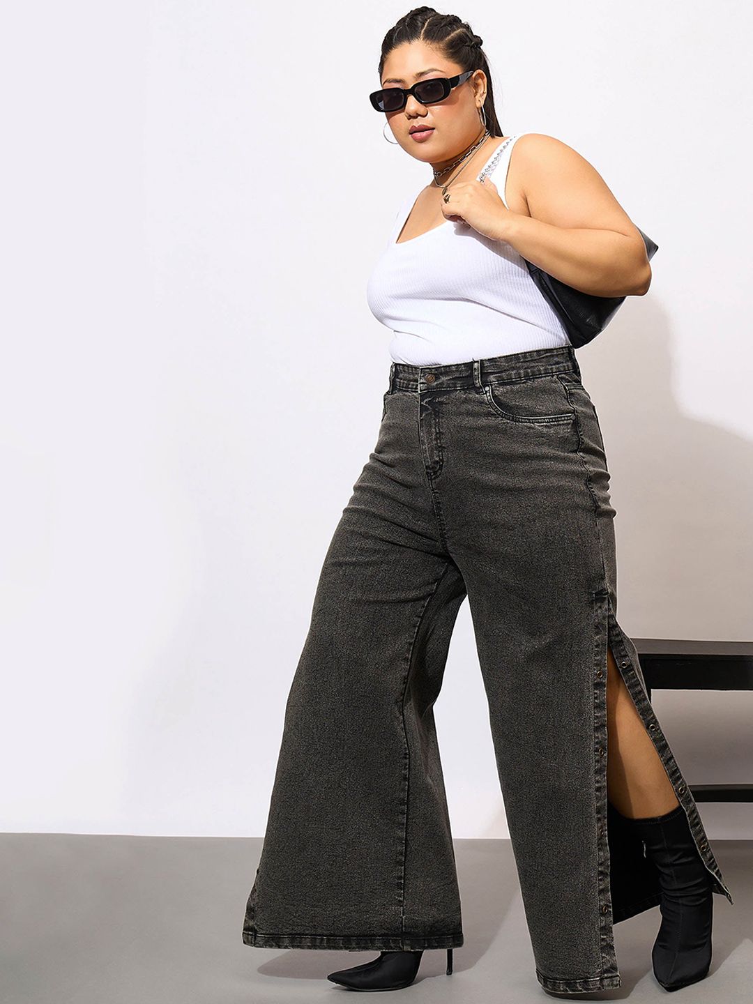 SASSAFRAS Curve Women PLus Size Comfort Acid Wash Clean Look Stretchable Jeans