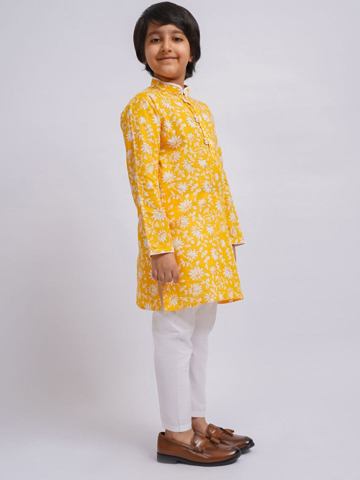 VASTRAMAY Boys Floral Printed Regular Pure Cotton Kurta with Pyjamas