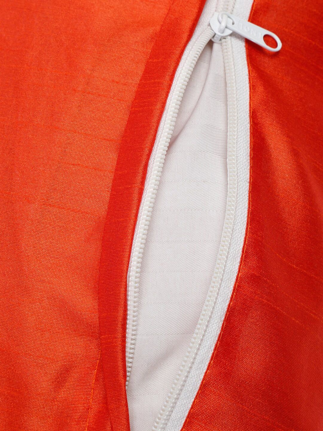 HOSTA HOMES Set Oren & Emas 2 Sarung Kusyen Segi Empat Bunga