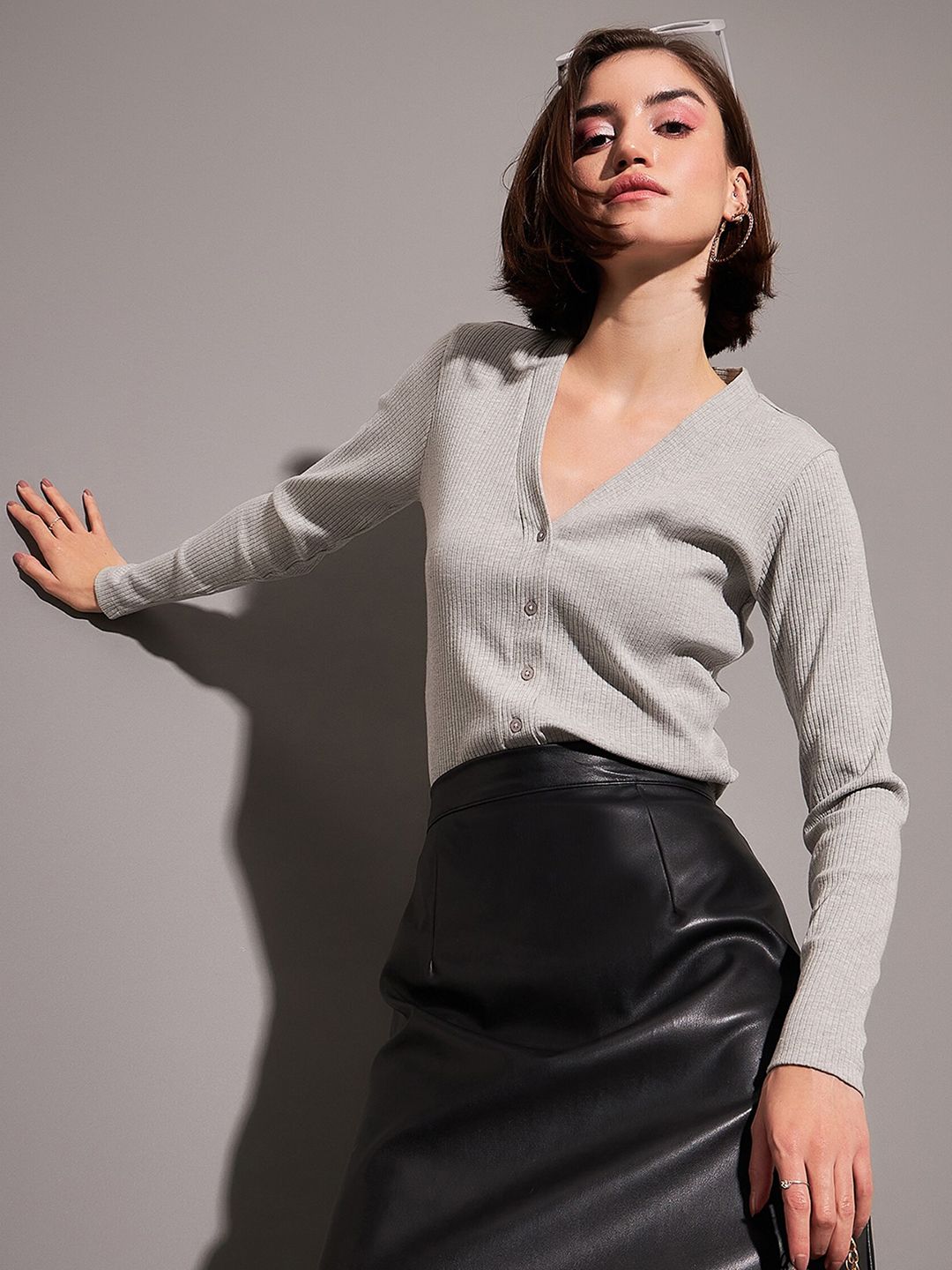 SASSAFRAS Ribbed V-Neck Crop Top