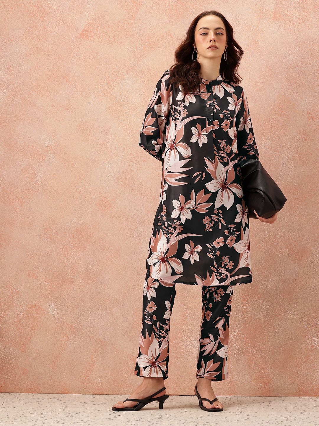 all about you Floral Printed Mandarin Collar Straight Kurta with Trousers