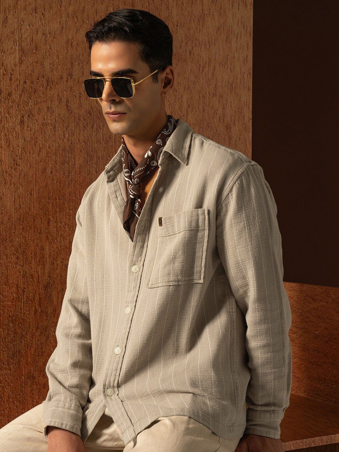 Lokomotif Dobby bertekstur berjalur overshirt