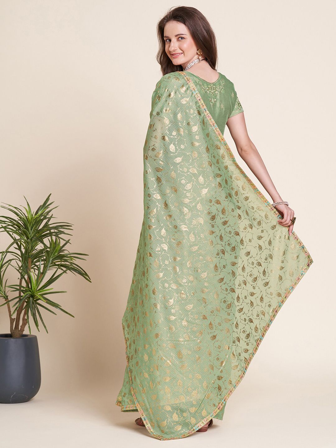 Saree mall Floral Printed Sequinned Sarees