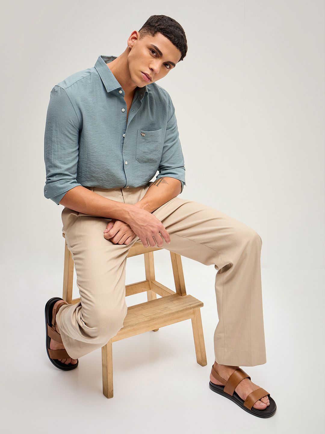 THE BEAR HOUSE Men Solid Slim Fit Casual Shirt