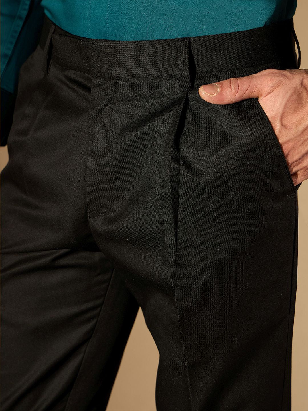 DENNISON Men Black Solid Smart Tapered Fit Easy Wash Pleated Cotton Formal Trousers