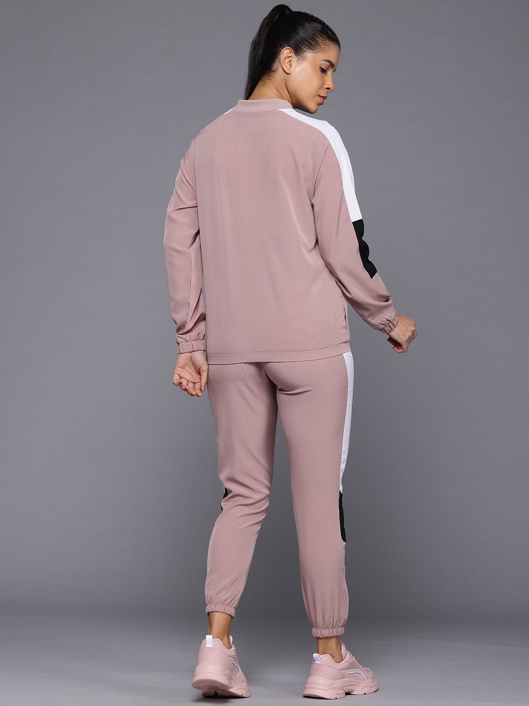 HRX by Hrithik Roshan Colorblocked Detail Lifestyle Tracksuit