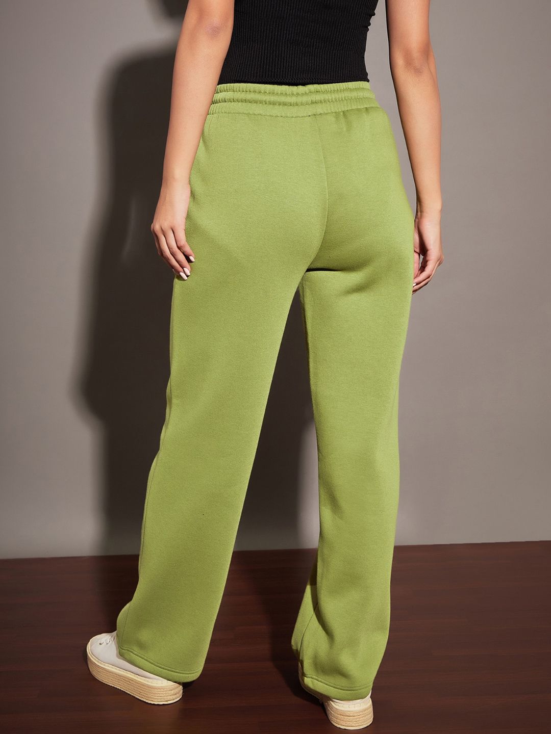 SASSAFRAS Women Olive Relaxed Fit Mid-Rise Fleece Track Pants