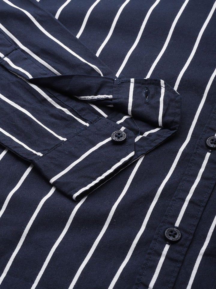 HIGHLANDER Men Navy Blue & White Slim Fit Striped Pure Cotton Casual Shirt