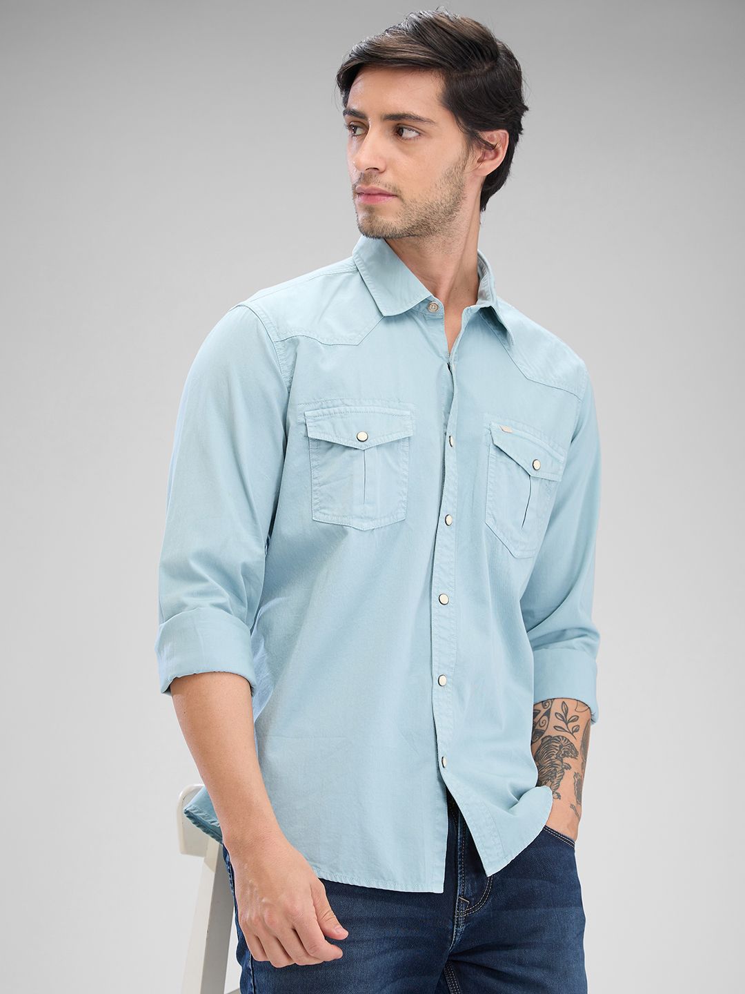 SPYKAR Men Solid Pocket Detailing Slim Fit Casual Shirt