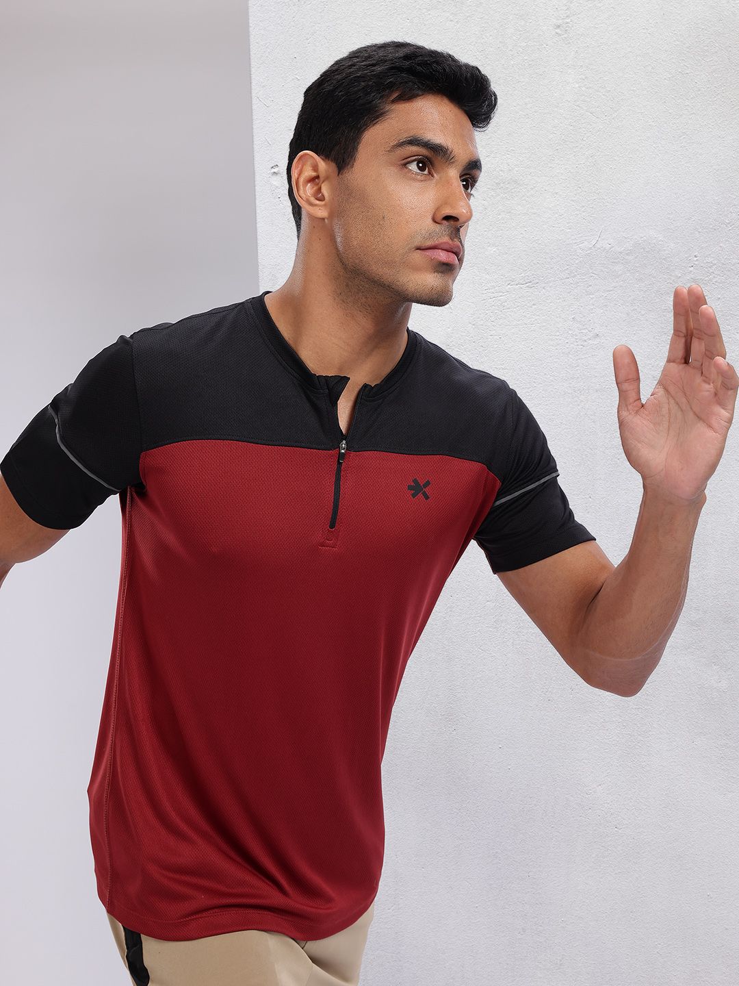 HRX by Hrithik Roshan Colourblocked Henley Neck Reflective Detail Running T-shirt