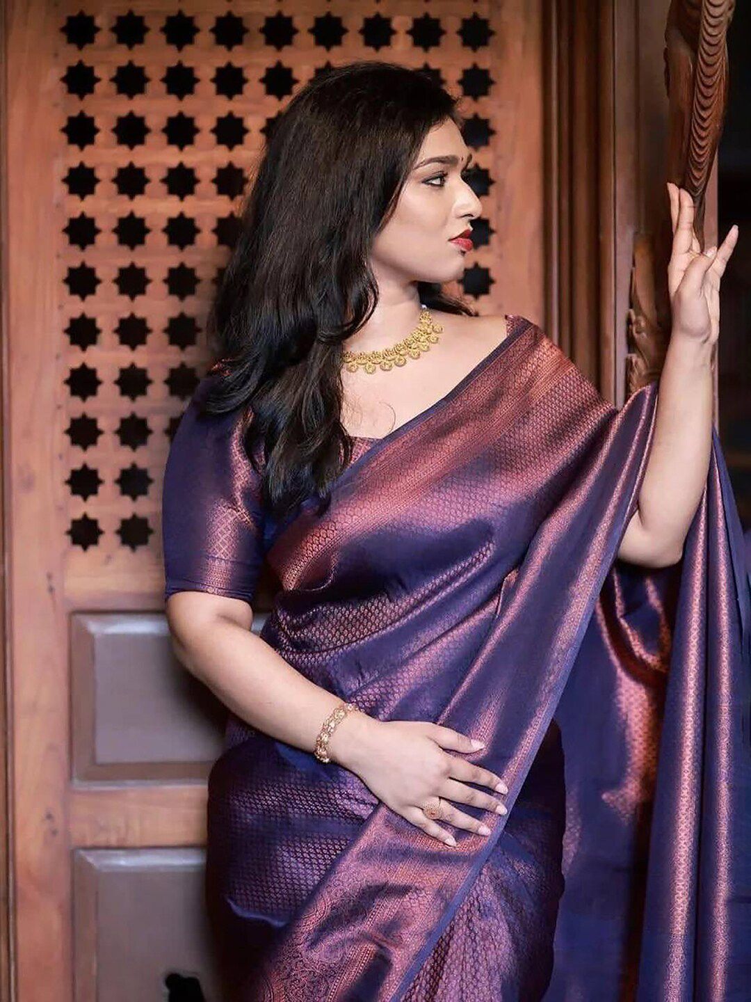 KALINI Woven Design Zari Silk Blend Banarasi Saree