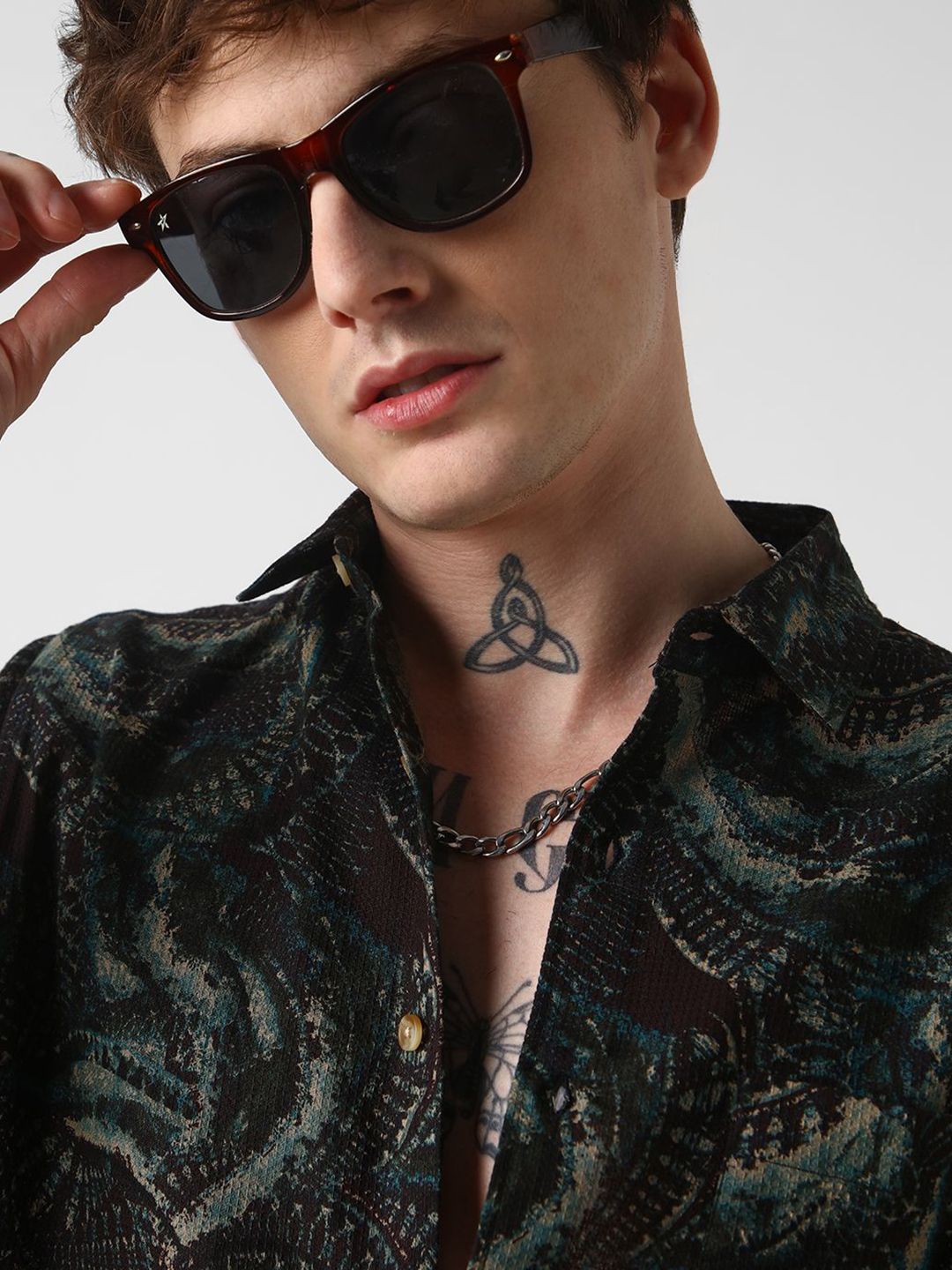 VASTRADO Men Classic Slim Fit Floral Opaque Printed Casual Shirt