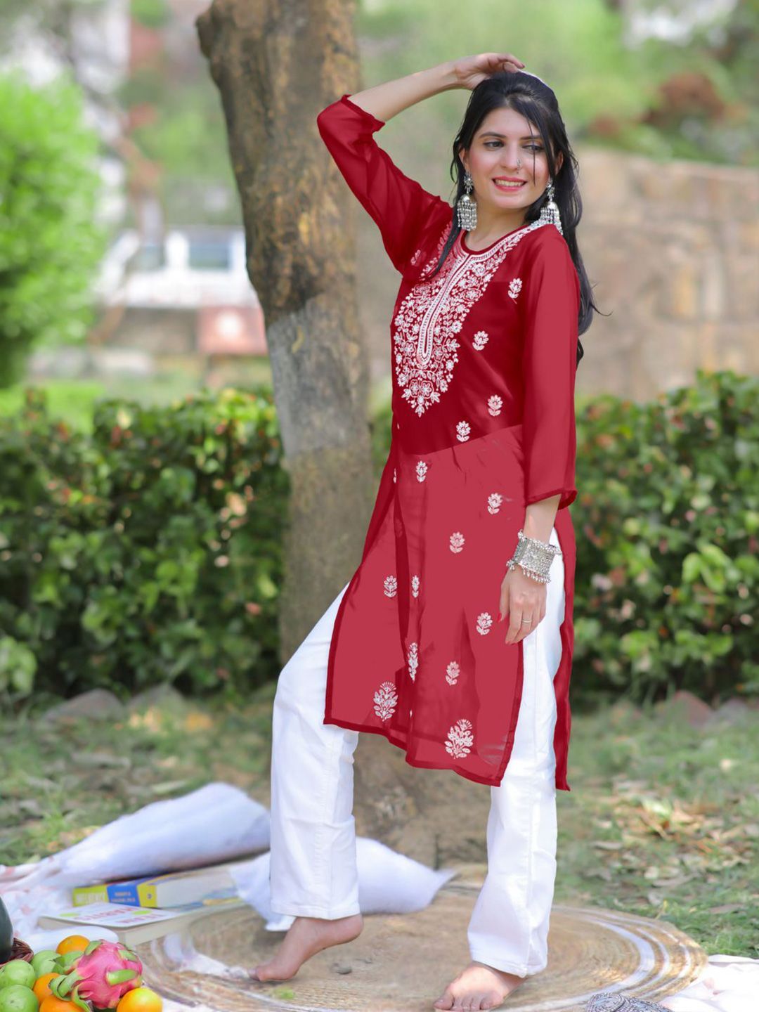 KALINI Women Floral Embroidered Chikankari Floral Georgette Kurta