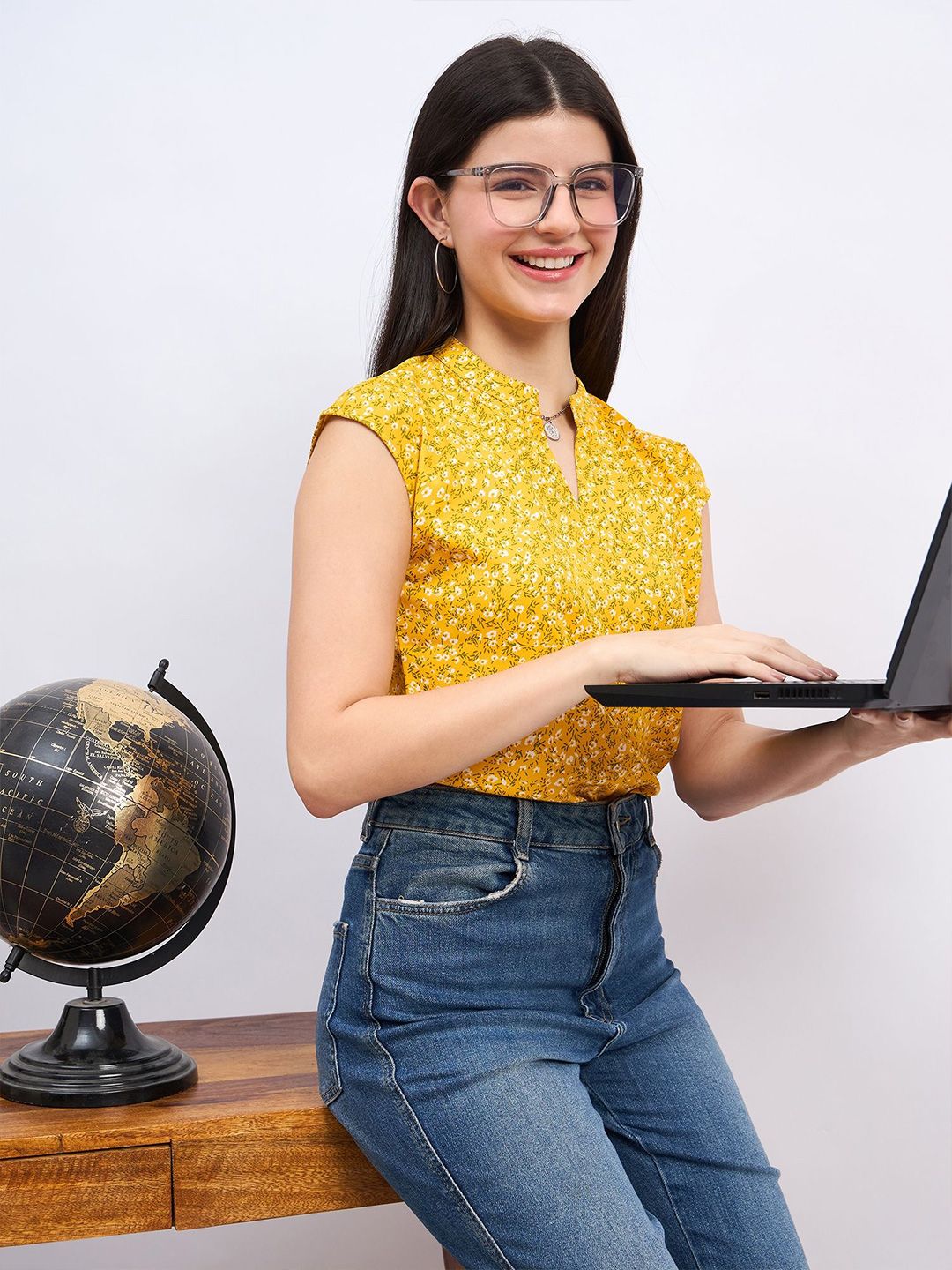 Berrylush Floral Print Keyhole Neck Top