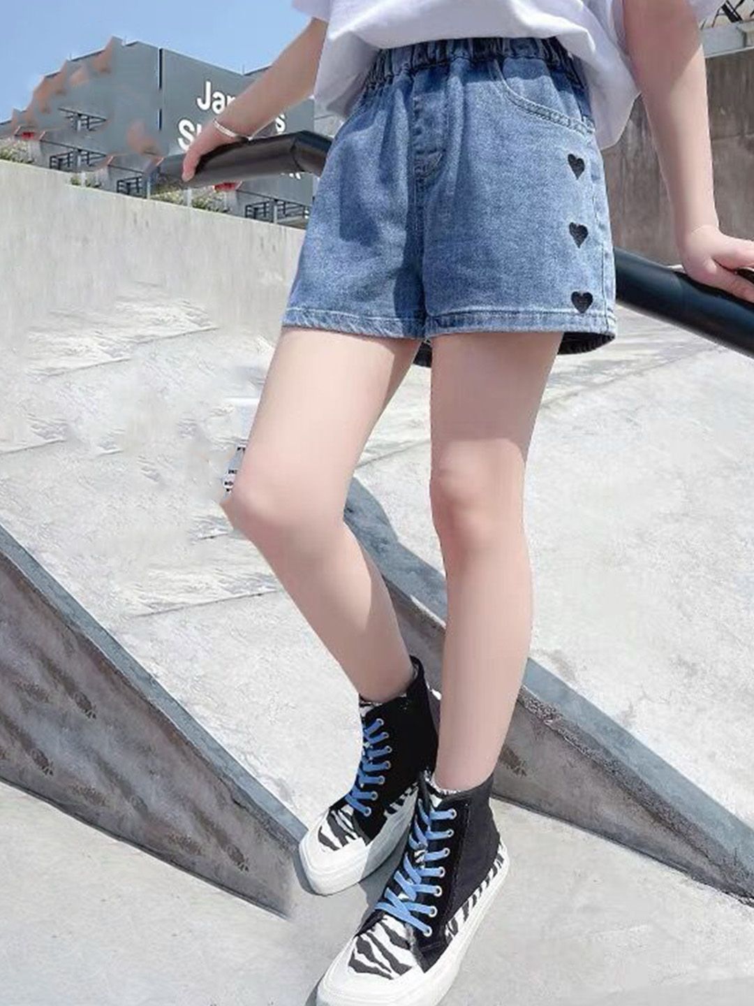 YK Girls Embellished Regular Fit Mid-Rise Washed Denim Shorts