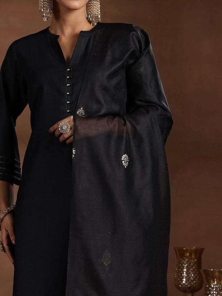 Libas Mandarin Collar Straight Kurta With Salwar & Dupatta