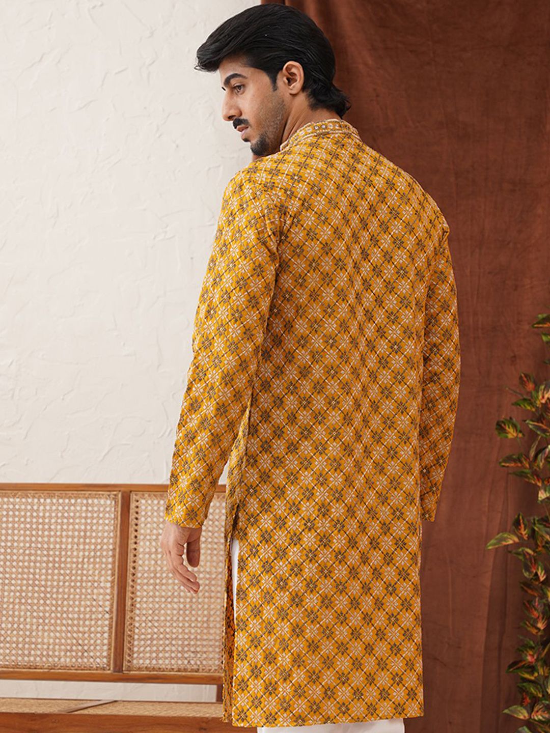 Jompers Men Geometric Embroidered Sequinned Kurta