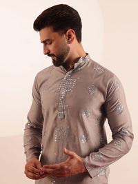 SOJANYA Men Embroidered Mirror Work Kurta