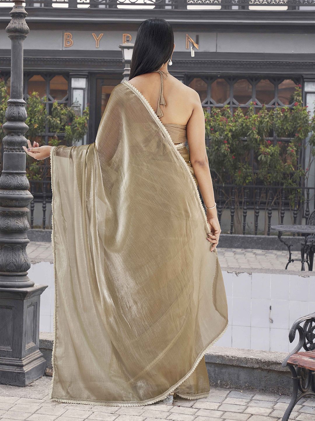 Tikhi Imli Solid Saree With Unstitched Blouse Piece