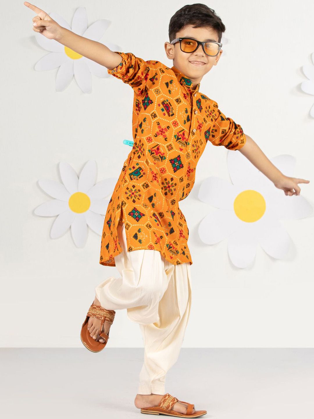 VASTRAMAY Boys Geometric Printed Kurta with Patiala