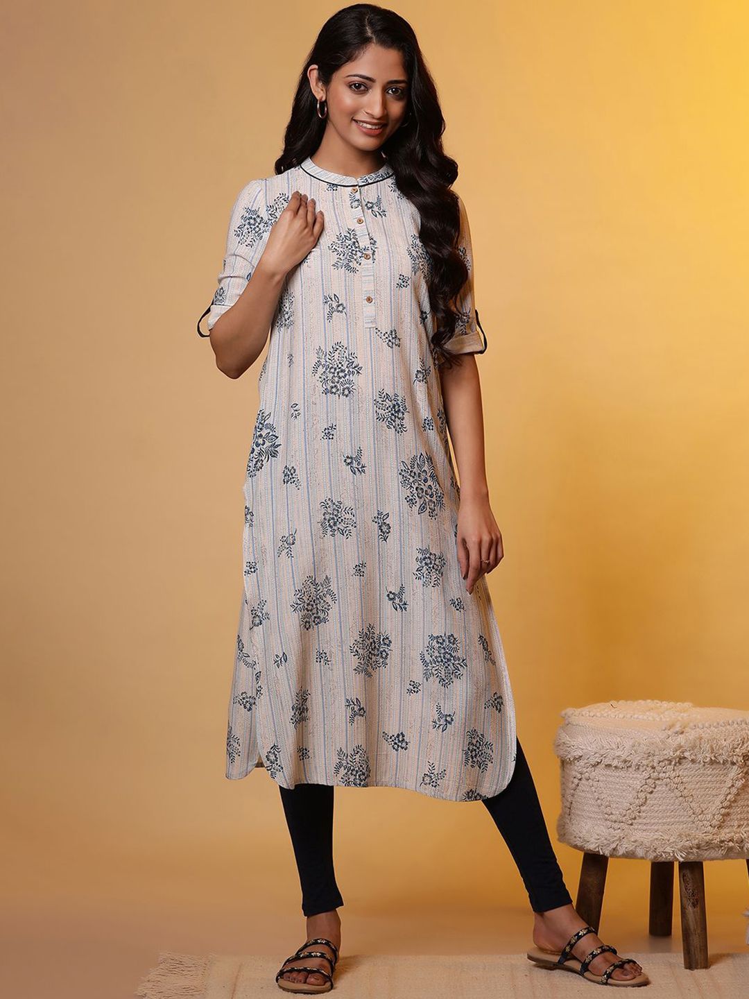 AURELIA Women Floral Printed Thread Work Kurta