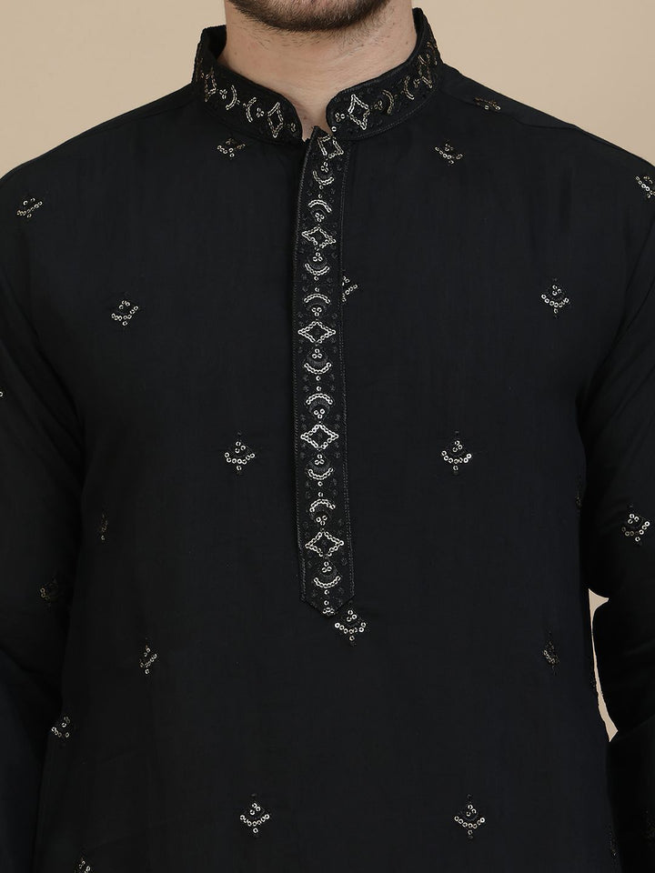 Jompers Men Floral Embroidered Chikankari Kurta With Dupatta