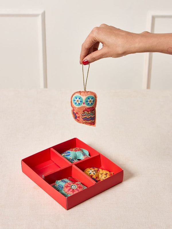 Chumbak 4 pcs Merry Magical Charms Home Gift Set