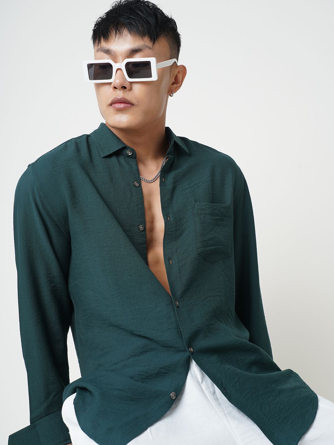 VASTRADO Men Classic Spread Collar Solid Slim Fit Casual Shirt