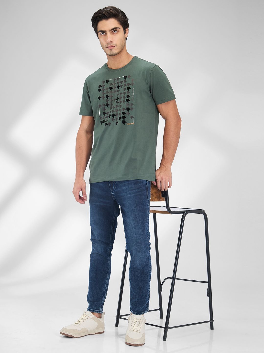 SPYKAR Men Typography Applique Slim Fit T-shirt