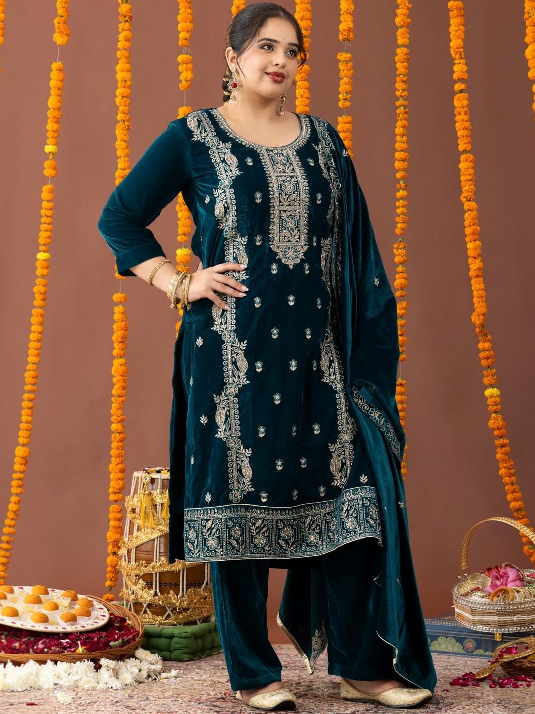 Mamicha Floral Embroidered Regular Kurta & Trousers With Dupatta