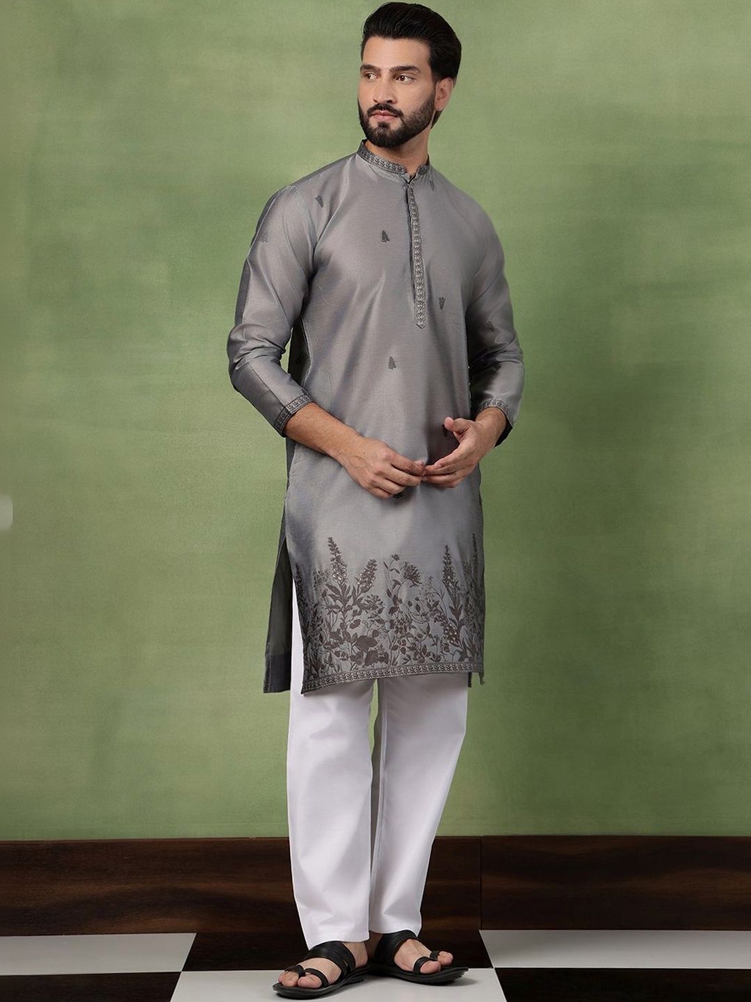 SOJANYA Men Floral Embroidered Thread Work Kurta