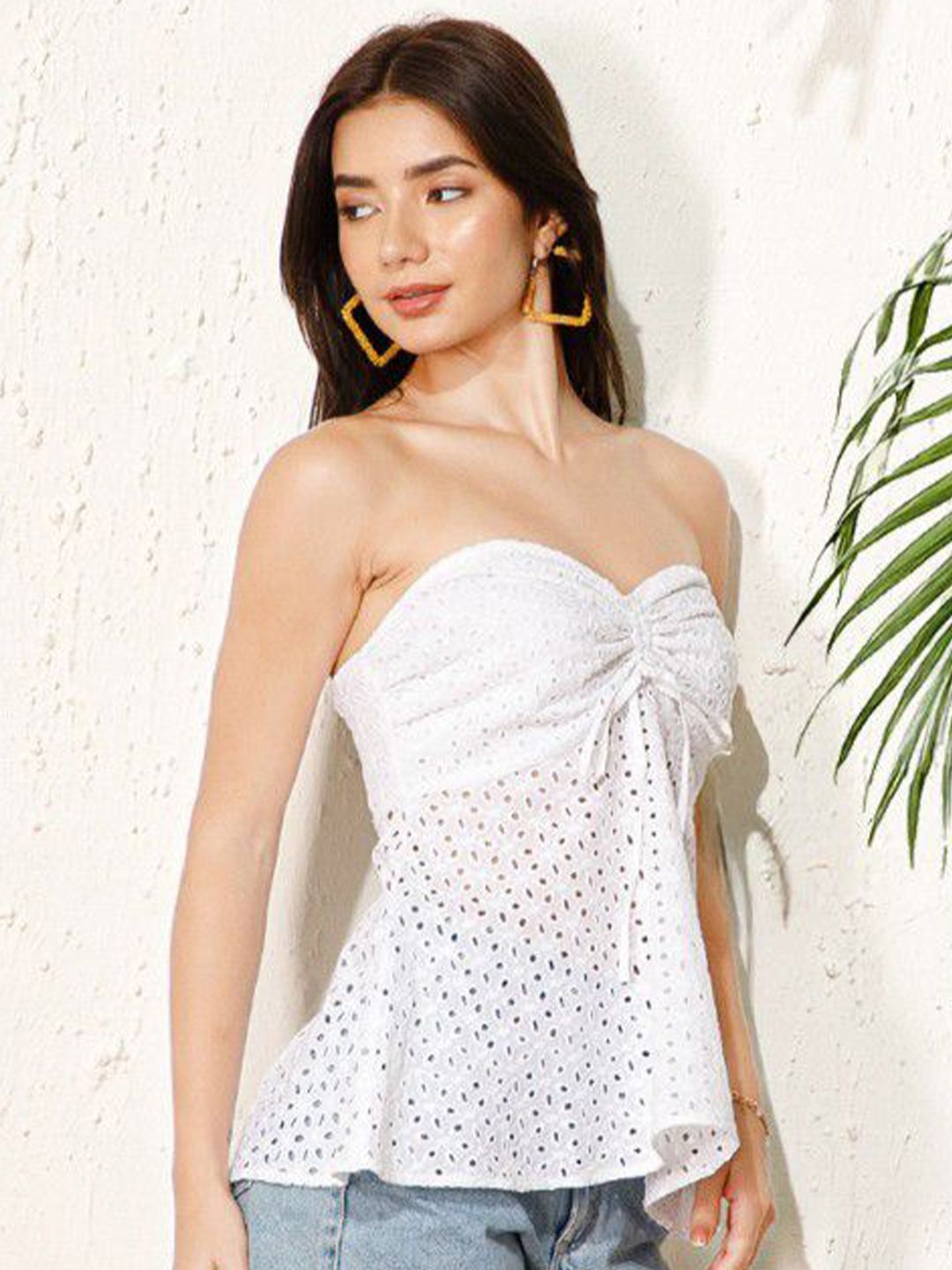 Berrylush Women Schiffli Sleeveless Tube Top