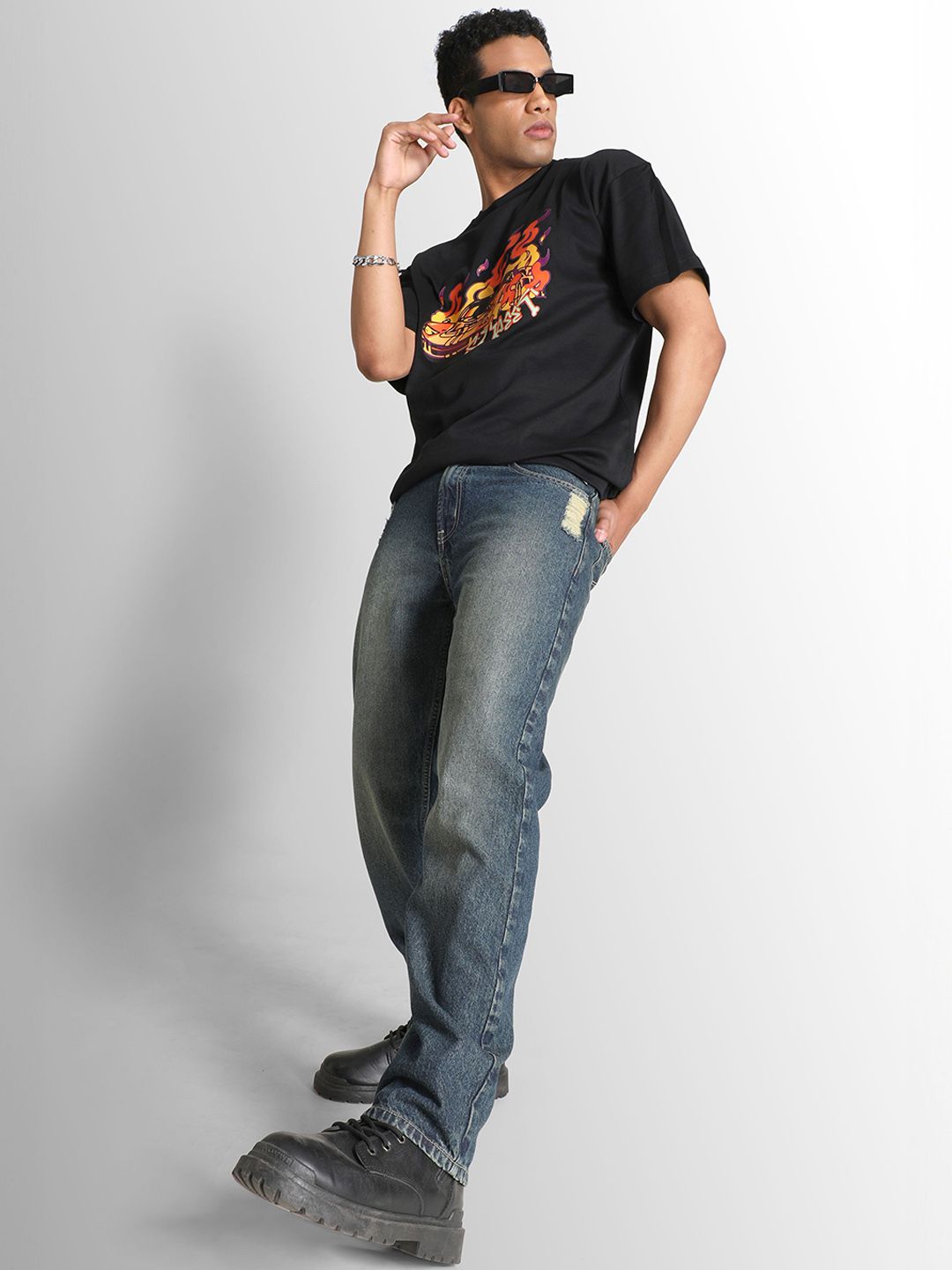 Bene Kleed Men Relaxed Fit Pocket Distress Tinted Jeans