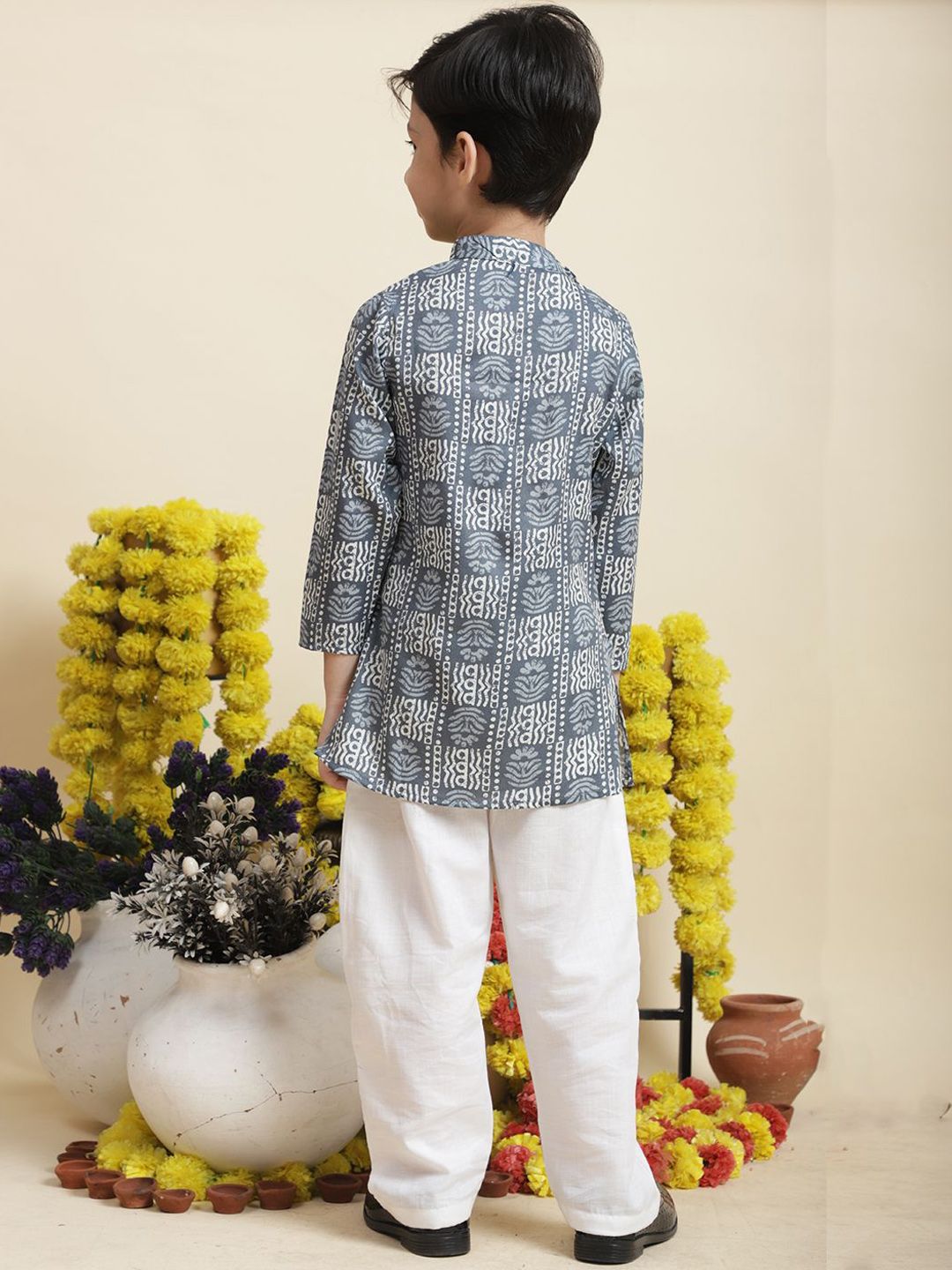 Cutiekins Boys Ethnic Motifs Printed Mandarin Collar Straight Kurta With Pyjamas