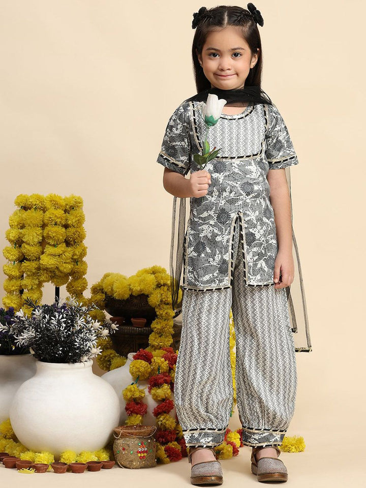 Cutiekins Girls Floral Printed Straight Kurta with Salwar & With Dupatta