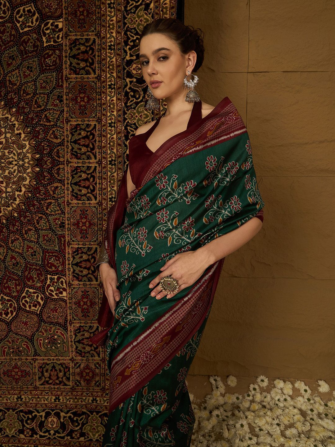 Saree mall Floral Silk Blend Ikat Sarees