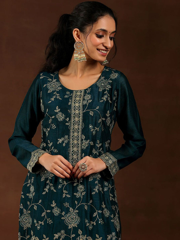 Libas Women Floral Embroidered Regular Sequinned Kurta with Trousers & With Dupatta