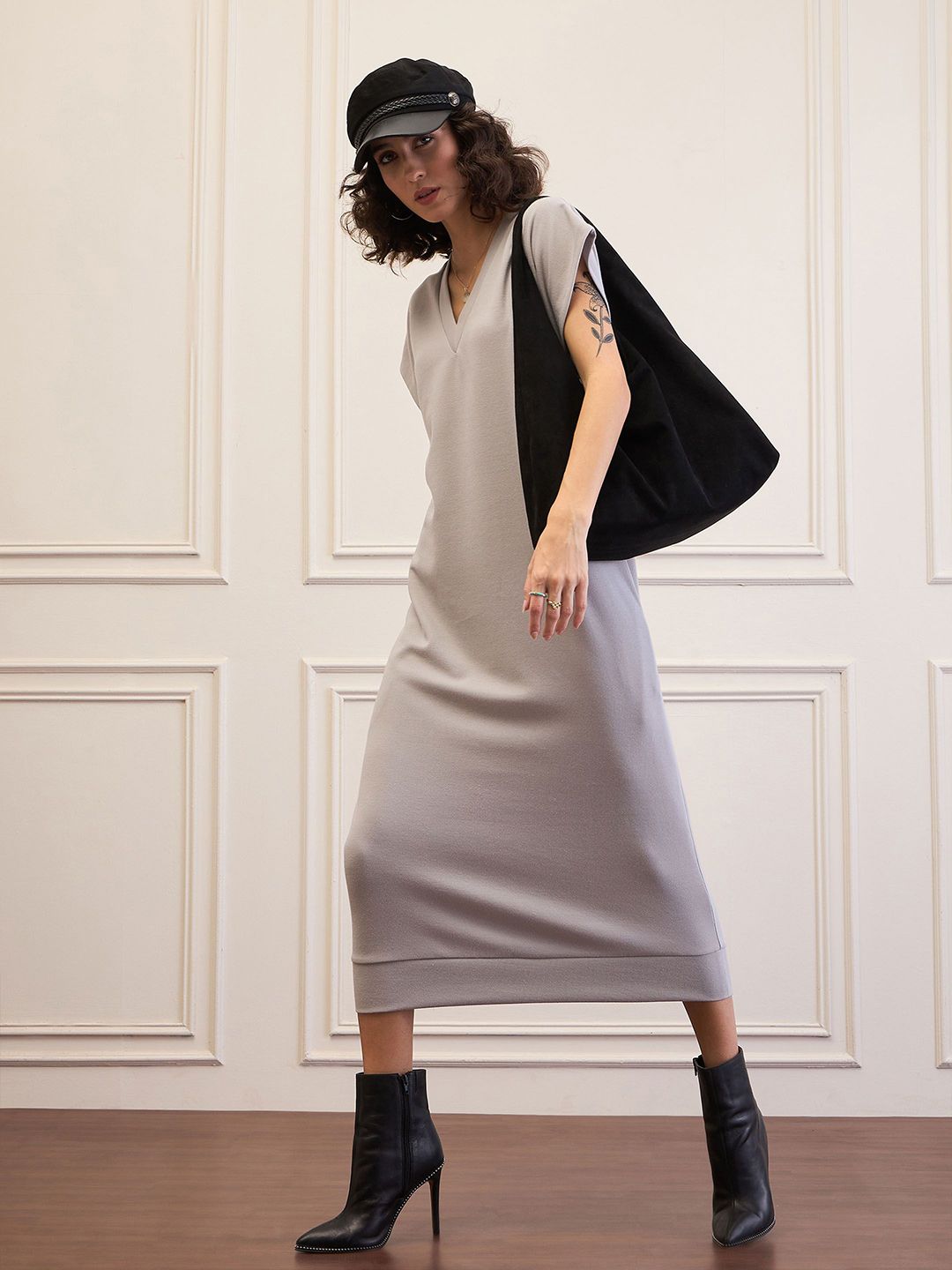 SASSAFRAS Women Midi V-Neck Sweater Dress