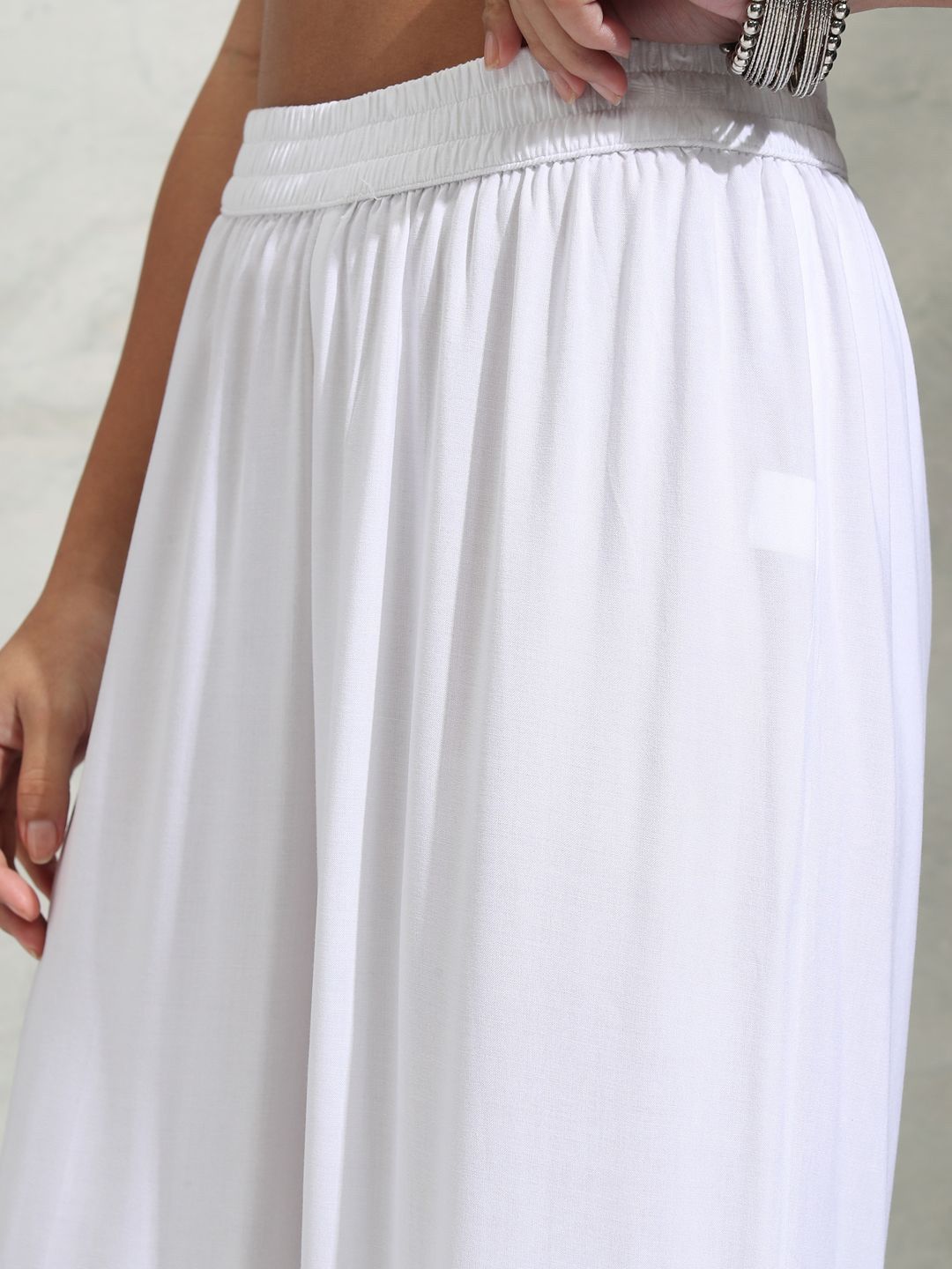 Vishudh White Floral Embroidered Thread Work Straight Kurta With Palazzos